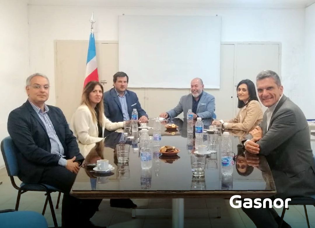 GASNOR, reunión entre las autoridades locales de (D.E.P.S.E.), (I.P.V.U.), (C.P.N.) por proyectos de crecimiento en la infraestructura del servicio de gas sobre la expansión de la red troncal por RN9 y RN 34.